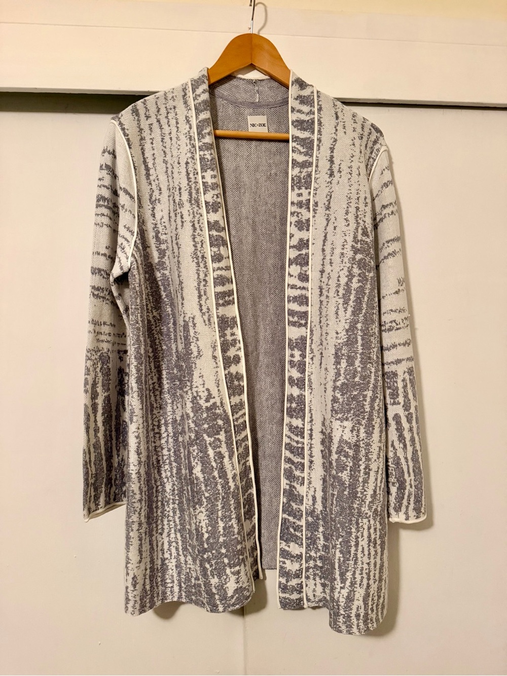 NIC+ZOE Gray and White Open-Front Patterned Cardigan